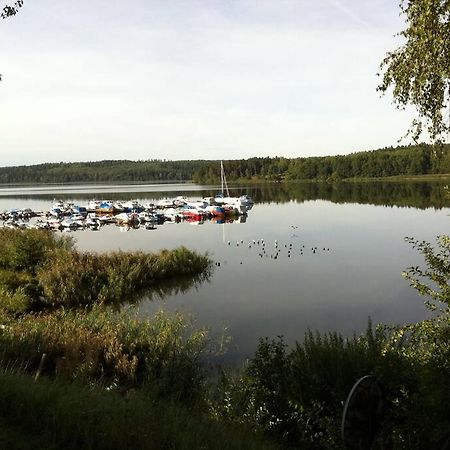 Entire Town House On Ground Floor Front Of Lake Apartment Märsta Exterior photo