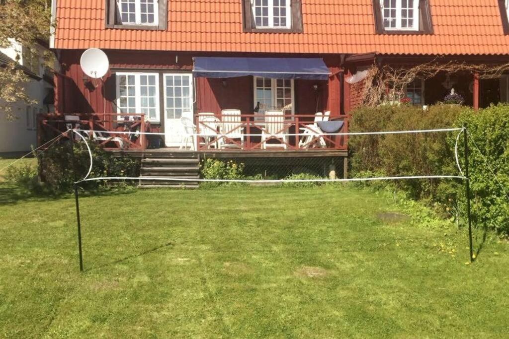 Entire Town House On Ground Floor Front Of Lake Apartment Märsta Exterior photo